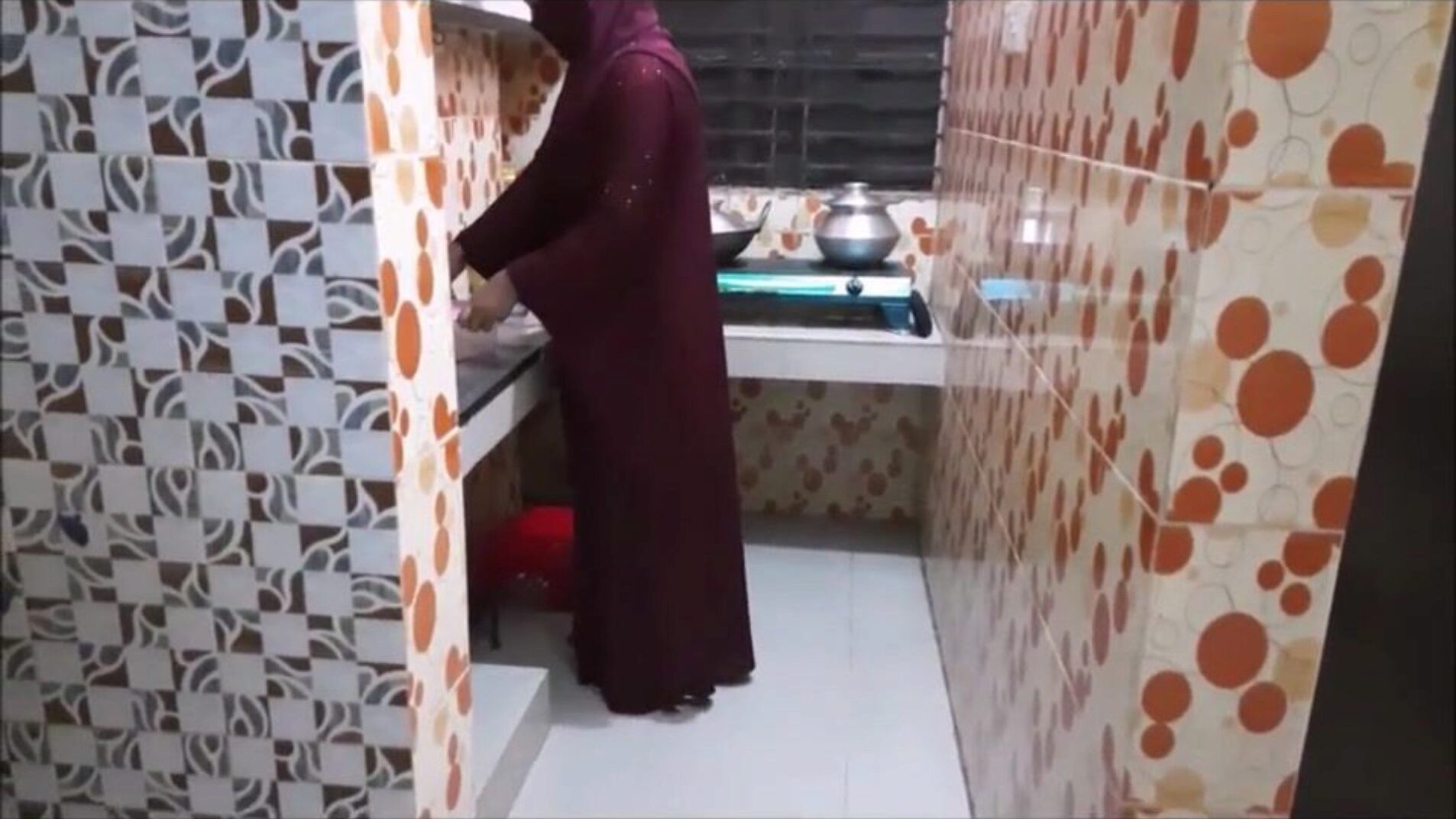 מטבח גיסי מוסלמי לזיין עם גיסו צפה בגיסה מוסלמית גיסי במטבח לעזאזל עם גיסו סרט p-1 על xhamster