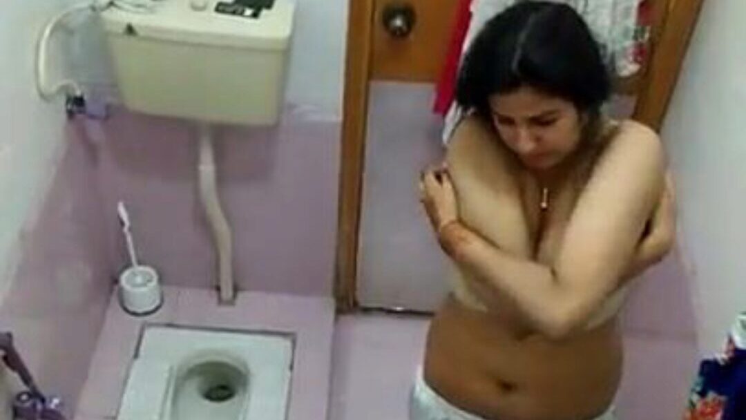 indiske desi bhabhi nøgen bad tante bad fuldstændig strippet